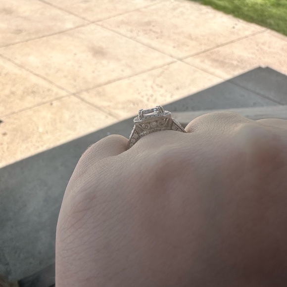 3.2 Carat Cushion cut simulated diamond ring 14K white gold - Picture 7 of 7